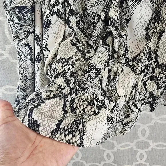 Express Ruffle Cold Shoulder Snake Print Long Sleeve  Cropped Women's Blouse S/P - Picture 6 of 9